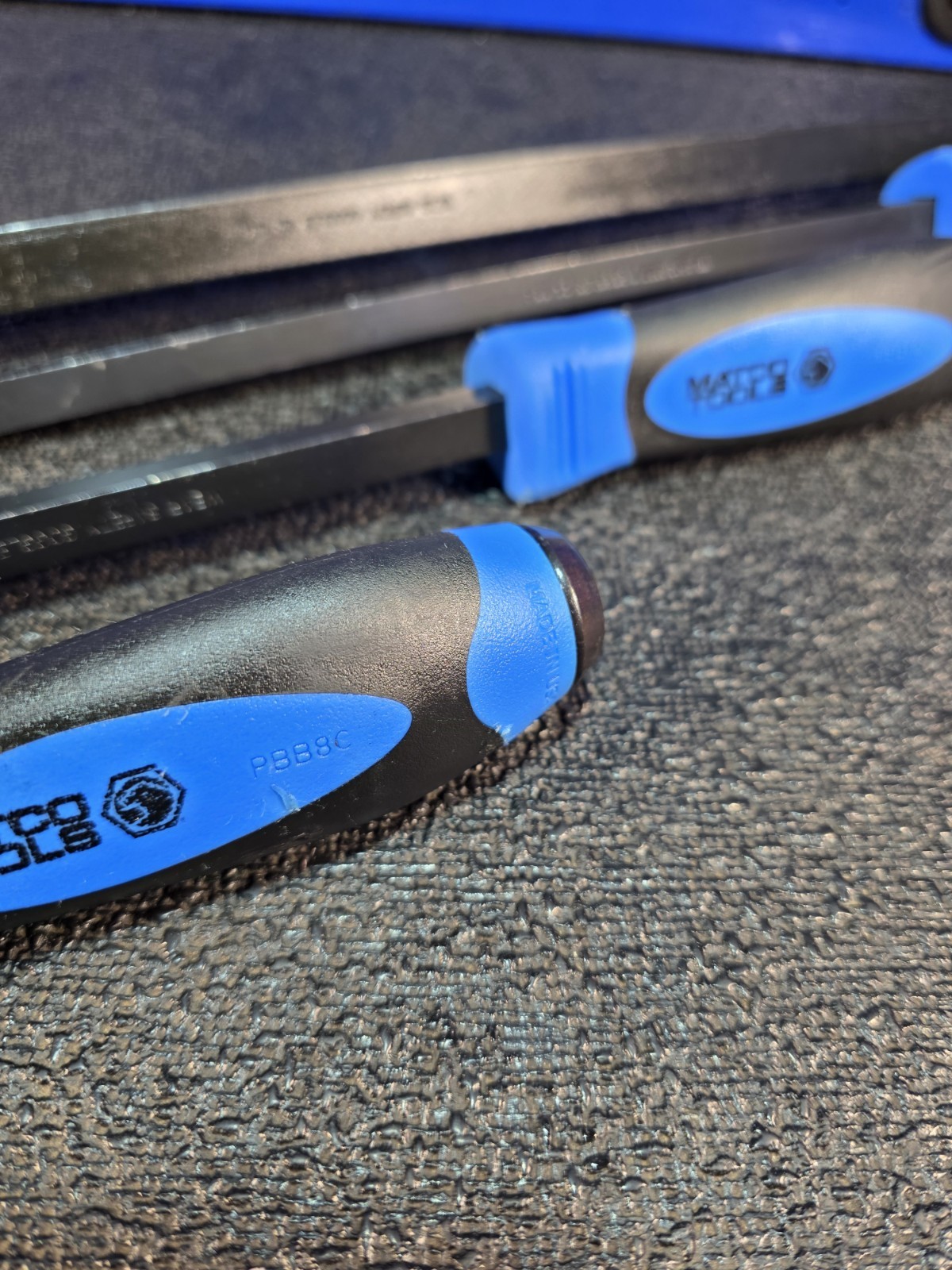 Matco Tools PBB36C 36″ PBB17C 17″ PBB12C 12″ & PBB8C 8″ Striking Pry Bars Blue