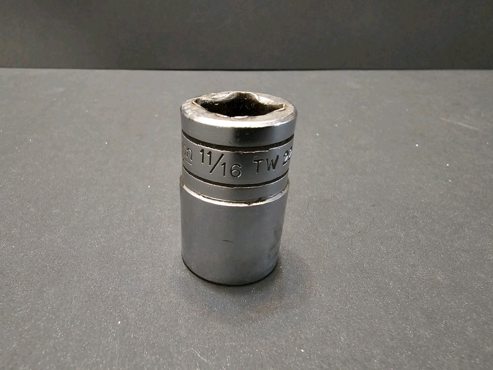 Snap-On TW221 11/16″ Shallow Standard Socket