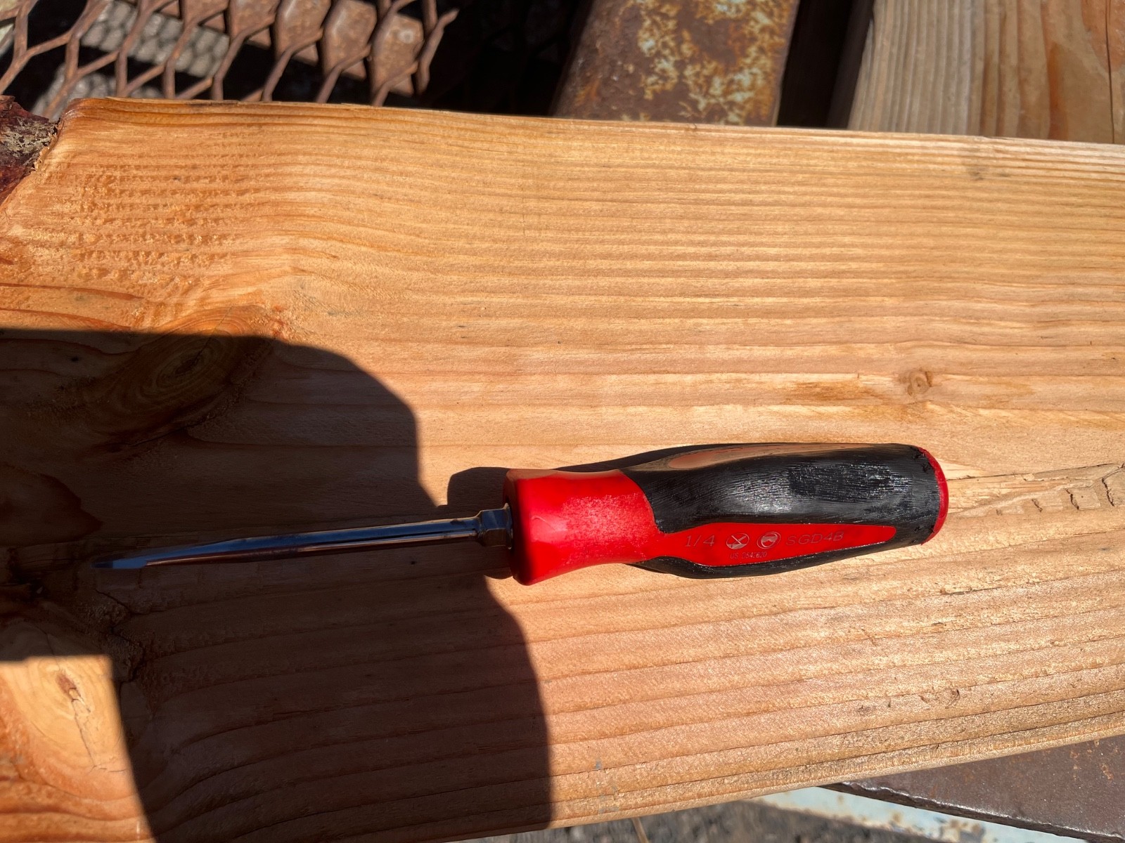 SNAP ON – SGD4B RED/BLACK COMFORT GRIP FLAT BLADE SCREWDRIVER 1/4 – LOC#27