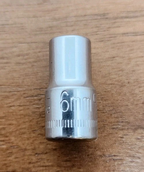 Craftsman USA 6mm Socket 6 Point 1/4″ G 43502 (Bottom Knurl)