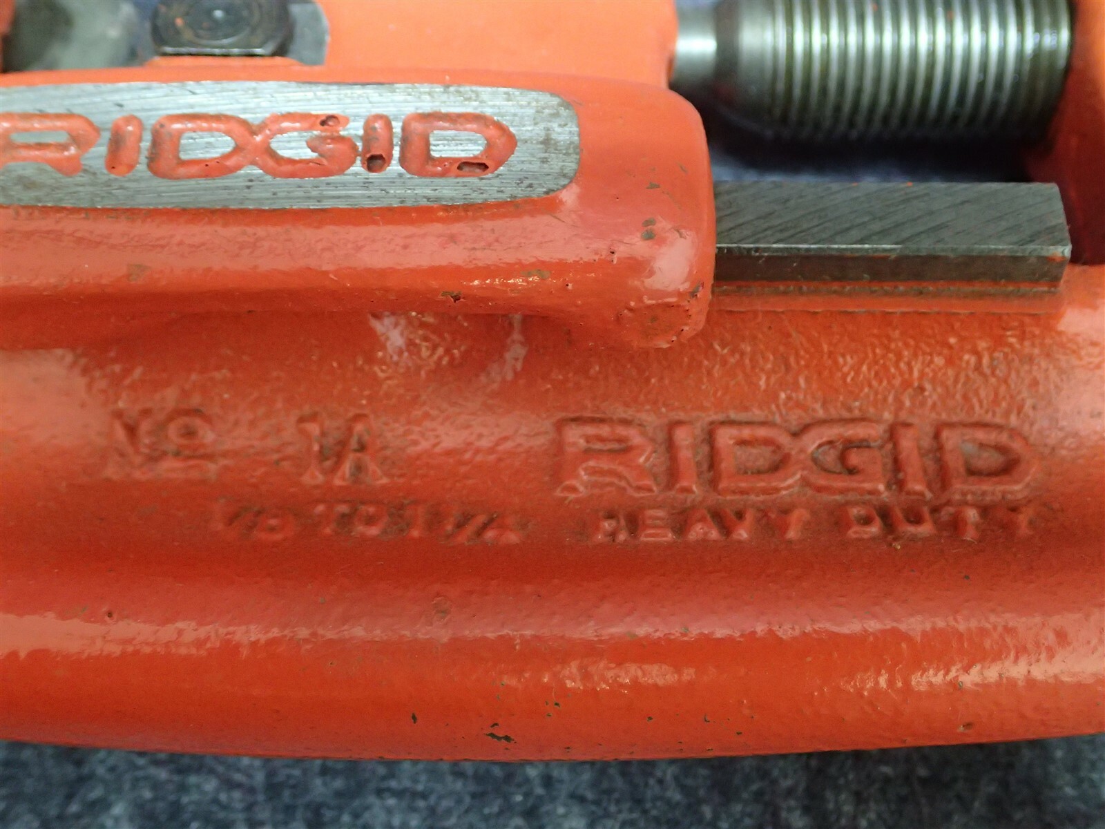 32810 Ridgid Model 1-A Heavy Duty Red Pipe Cutter 1/8″ to 1-1/4″ (3-32mm)