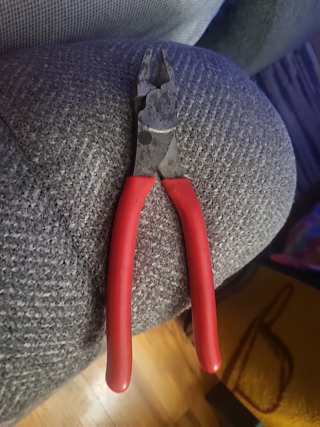 Snap-On 388CF 8″ High-Leverage Diagonal Cutter Pliers, Red Handles