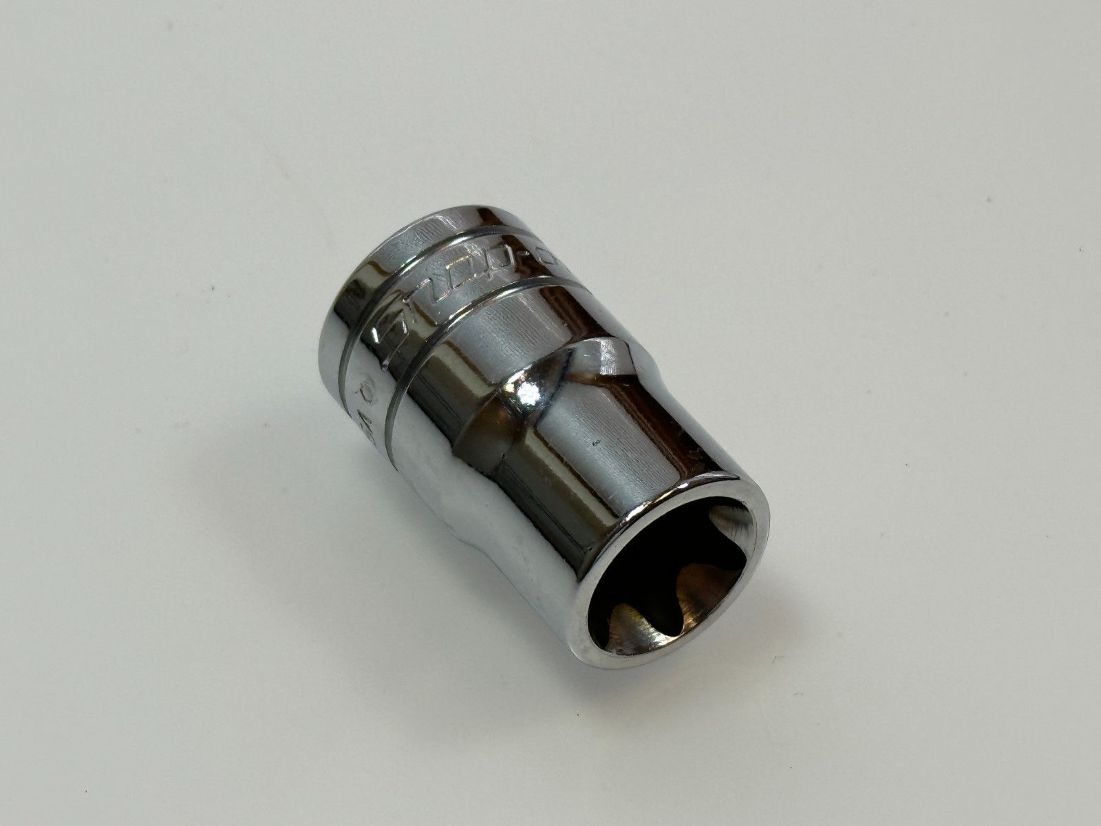 🇺🇸 Snap On Tools USA 1/2 Drive E18 Chrome Shallow Inverted Torx Socket SLE180A