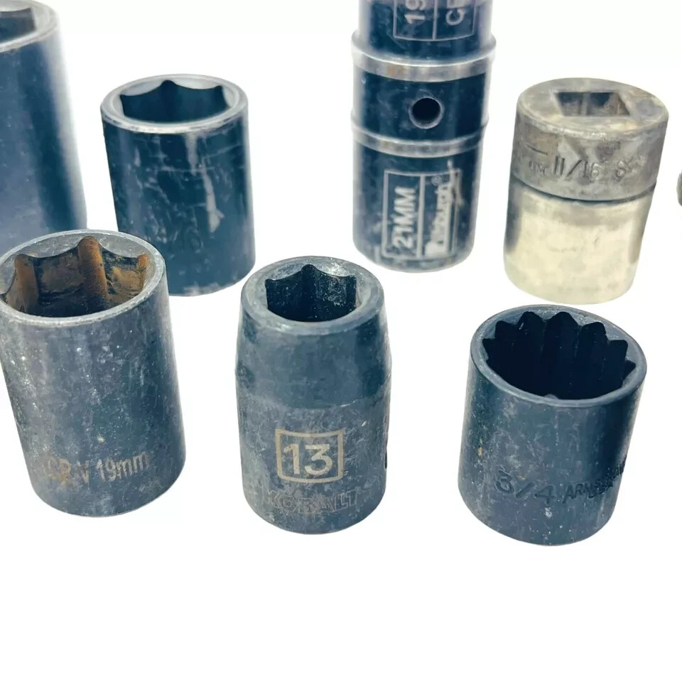 17 Pcs Pittsburgh, Kobalt and Assorted 1 1/4 13/16 1 1/8 1 1/16, Socket Set