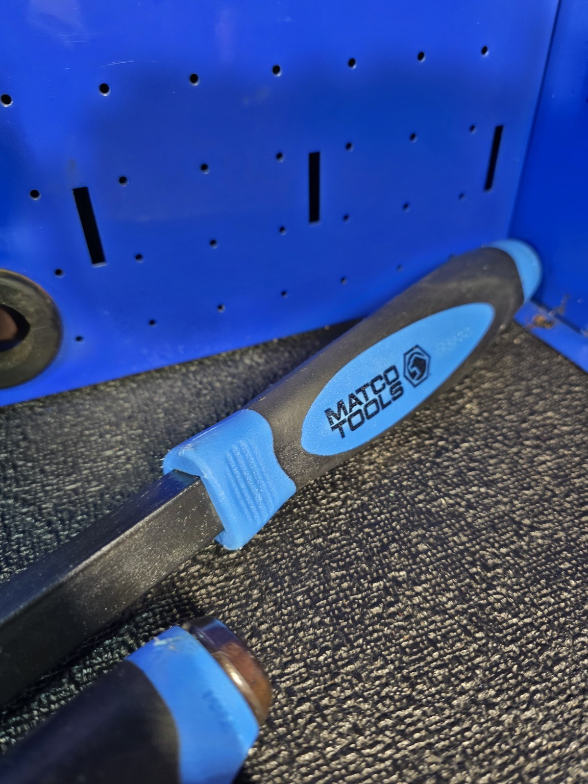 Matco Tools PBB36C 36″ PBB17C 17″ PBB12C 12″ & PBB8C 8″ Striking Pry Bars Blue