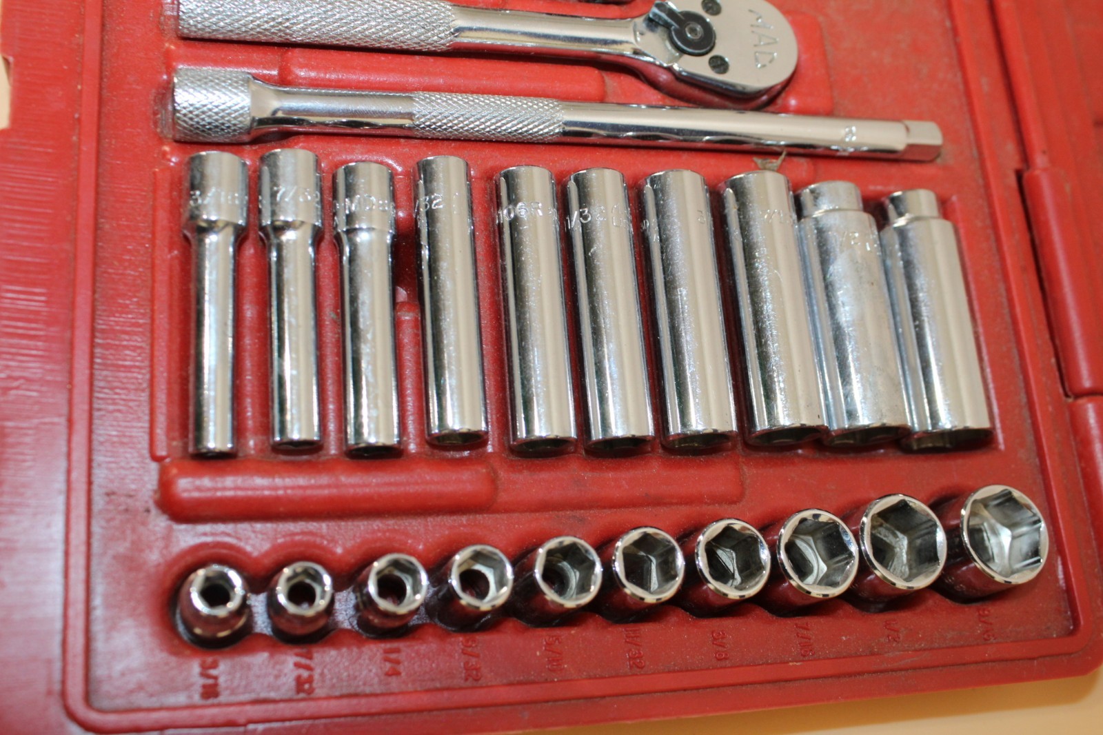 MAC Tools USA 44pc 1/4″ Drive SAE & Metric Socket Set Case, MR5 Ratchet