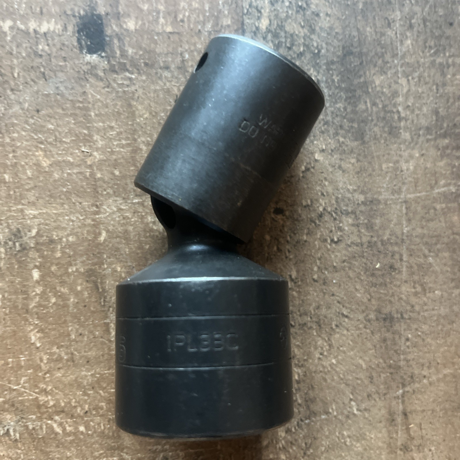 Snap On USA IPL38C 1/2″ Drive 6 Point 1 3/16″ Shallow Swivel Impact Socket