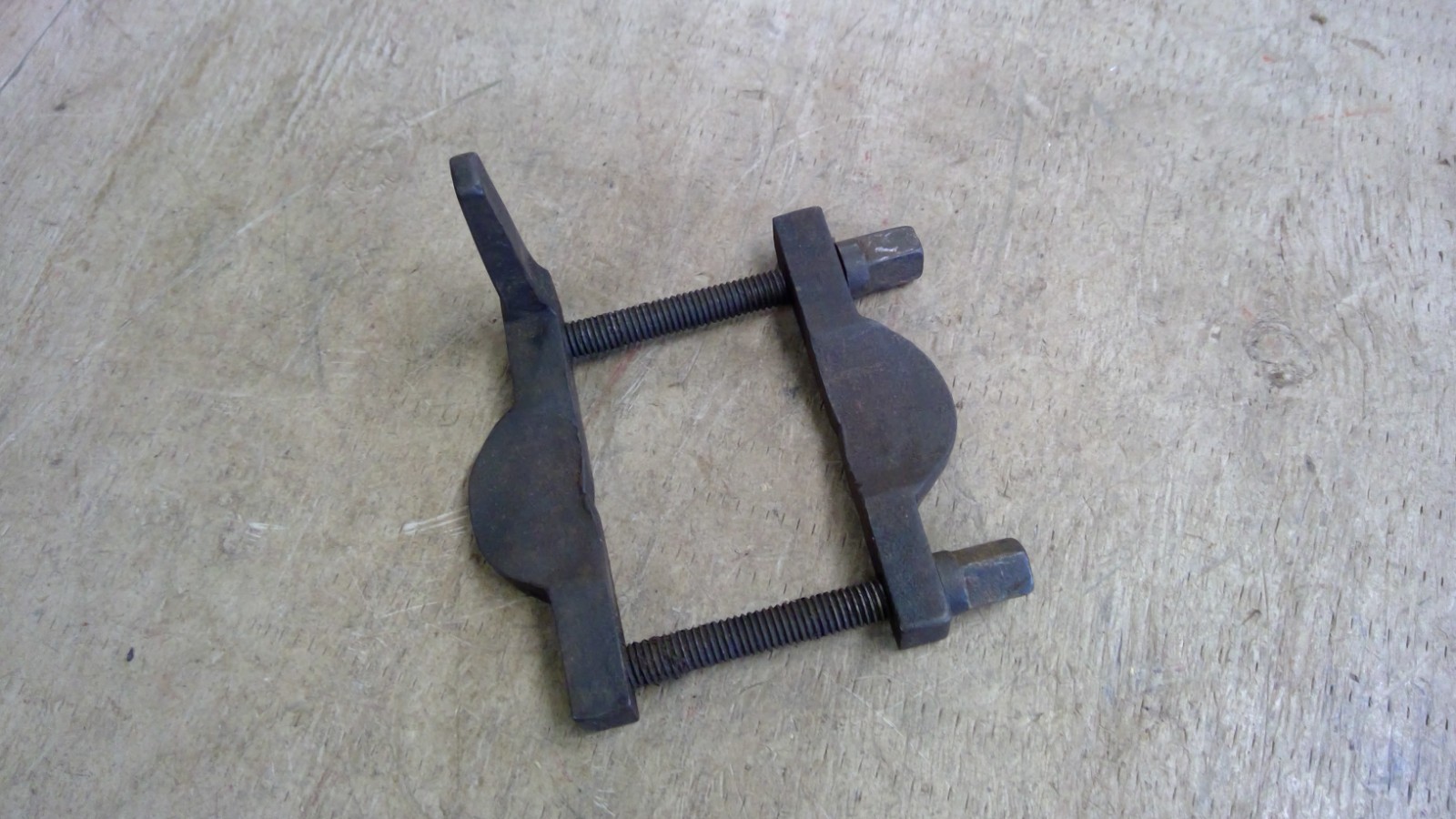 Vintage Bearing Puller Splitter separator. Unmarked Good solid tool