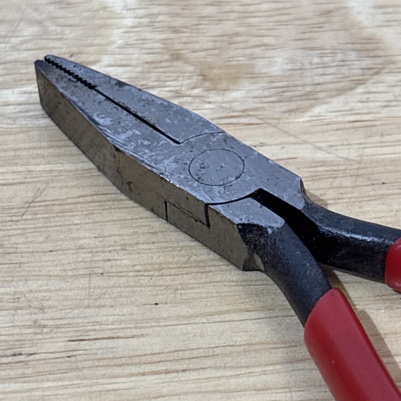 Dayton Mini 4.75″ Duck Bill Pliers Red Handle 6×089 Vtg USA