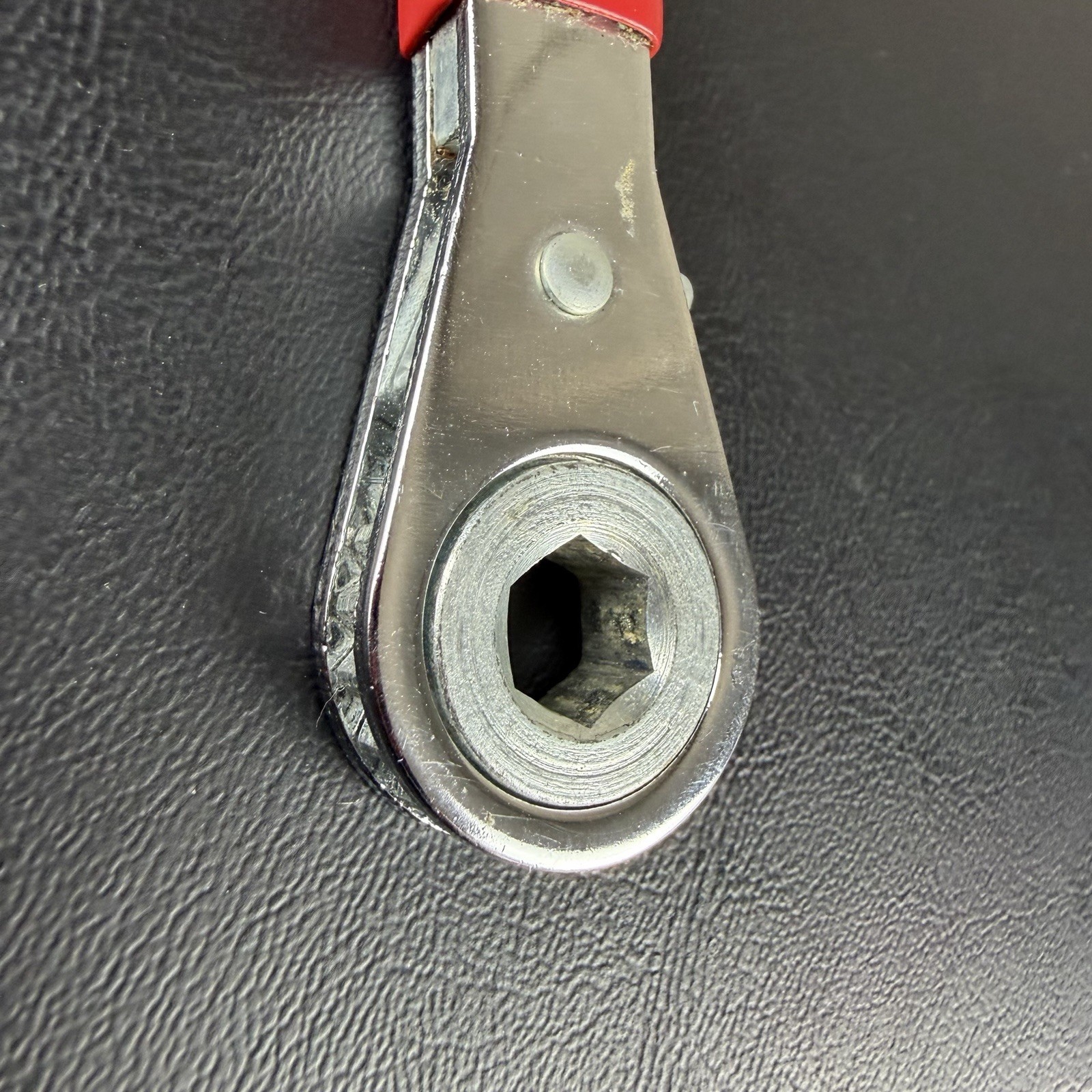 Vintage YA249 5/16″ GM Side Terminal Battery Ratchet Wrench USA Red Handle