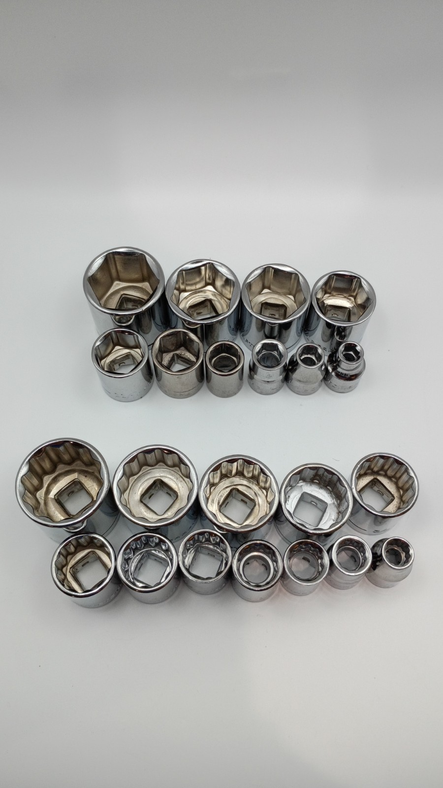 Craftsman Lifetime Warranty S-AF 3/8″ Drive SAE 12 And 6 Point Socket Set