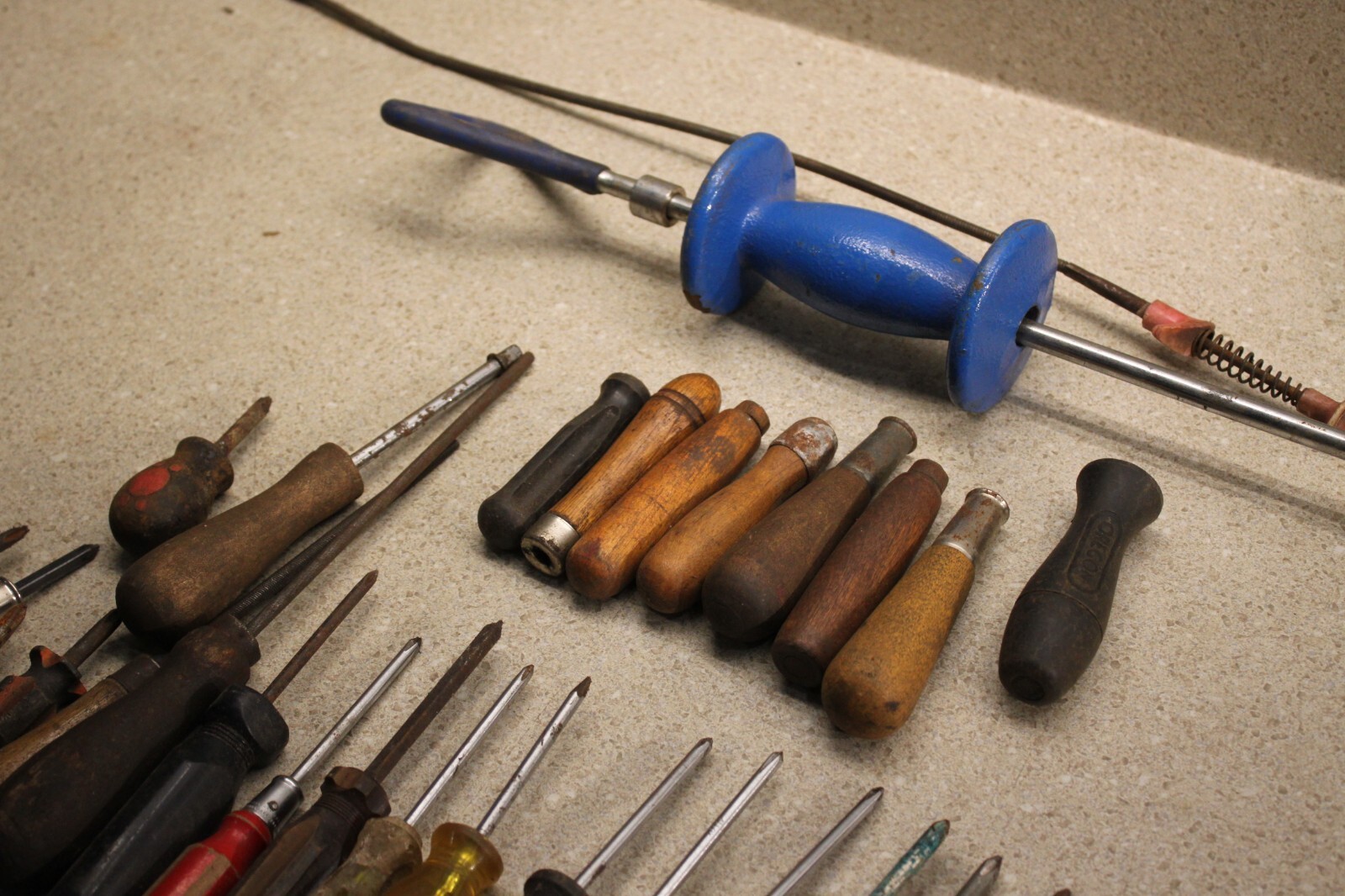 Lot Of Various Size Flat Head & Phillips Head Screwdrivers Vintage Old Tools9357