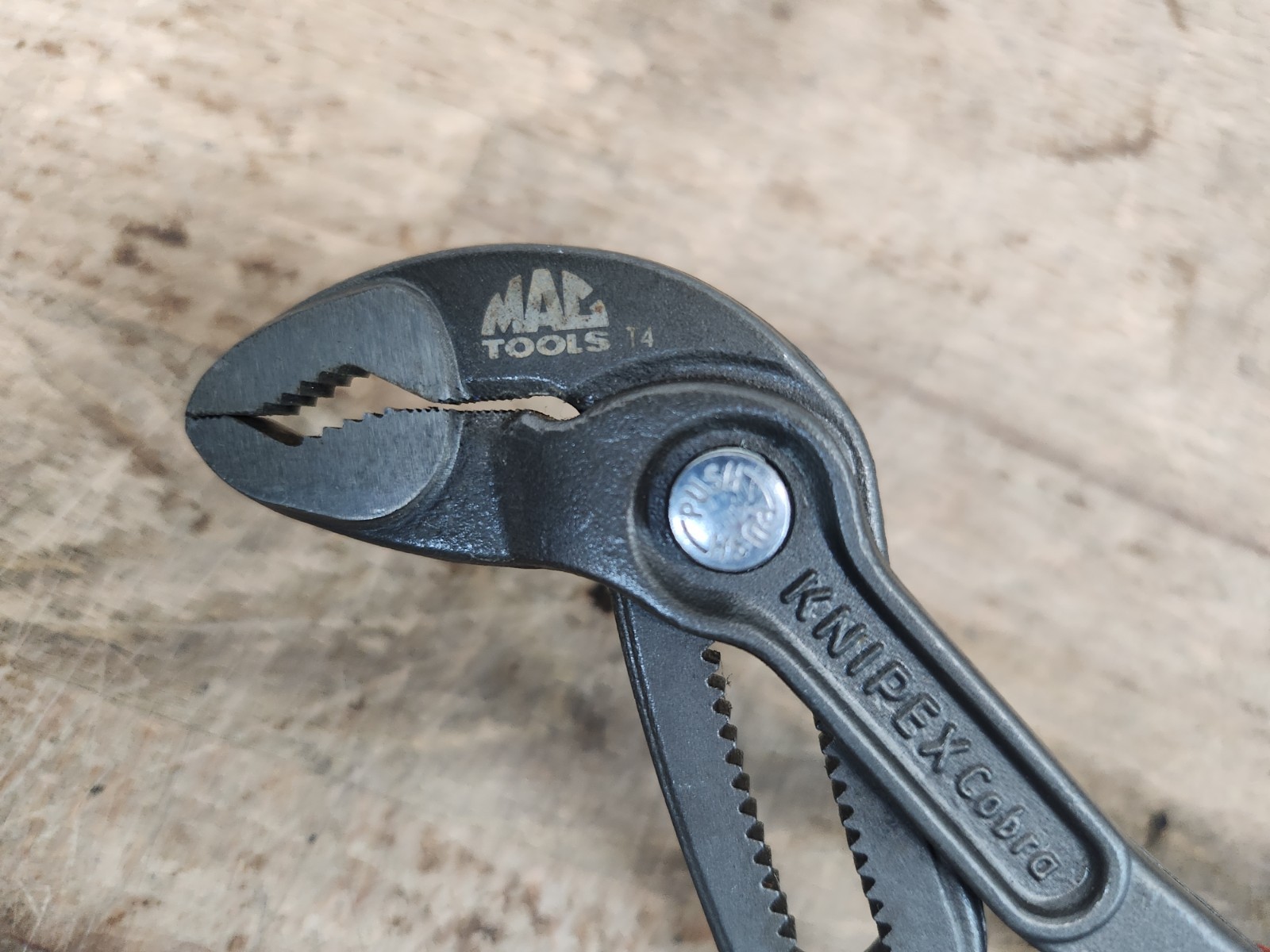Mac Tools Self-Gripping Cobra Pliers 7″ Knipex P7C