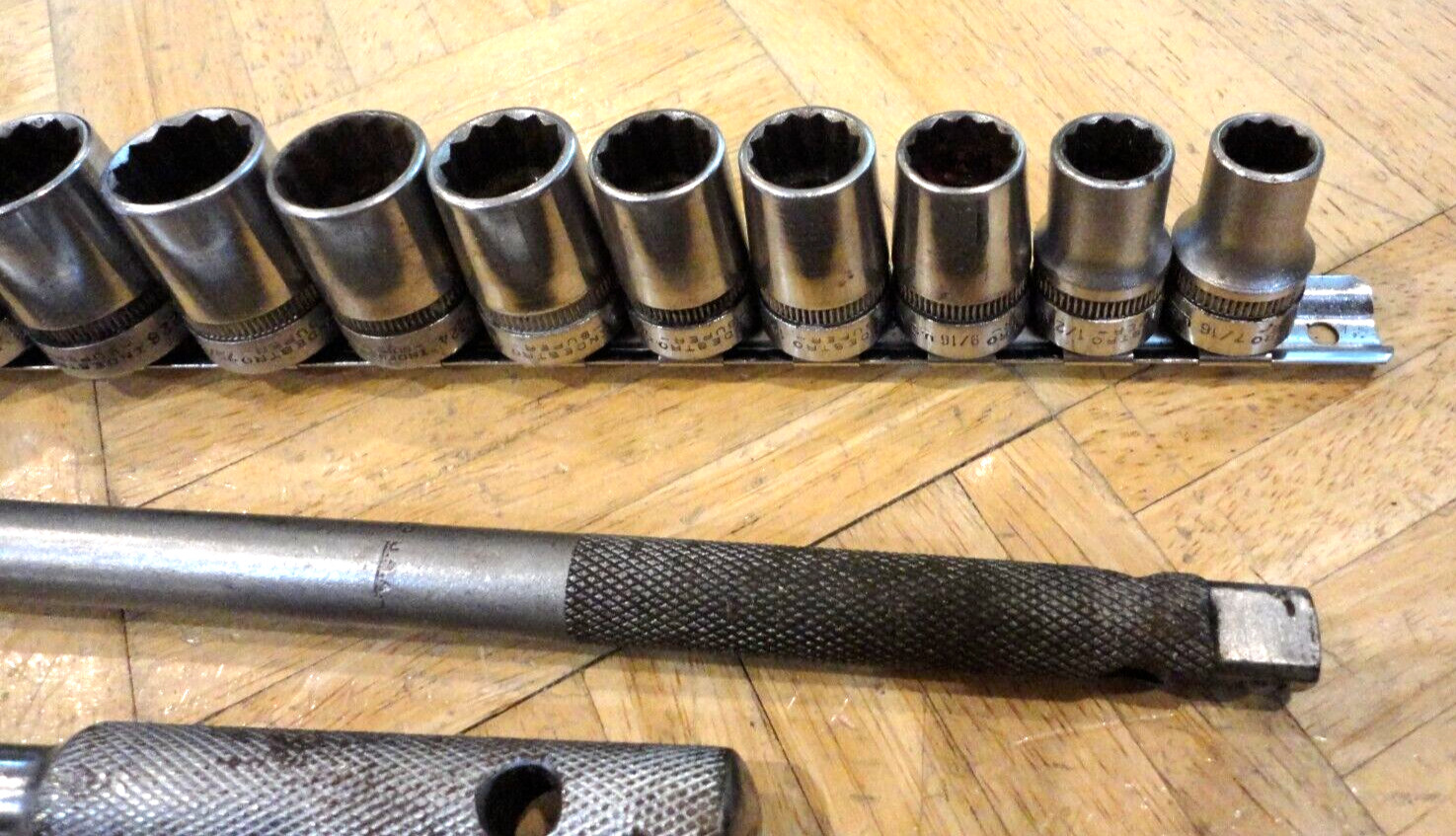 INDESTRO SUPER TOOLS 17 PIECE 1/2 DRIVE SAE. GENERAL SERVICE SET
