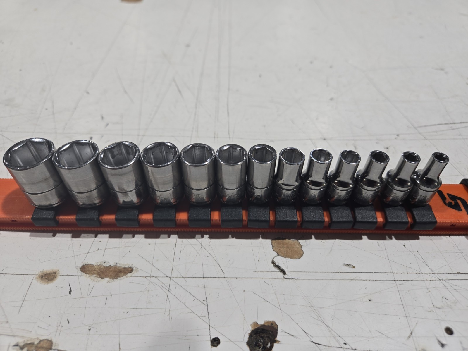 Bluepoint 1/4-Inch Drive Shallow Socket 6 Point Set With Snap-on Twist Lock Rail