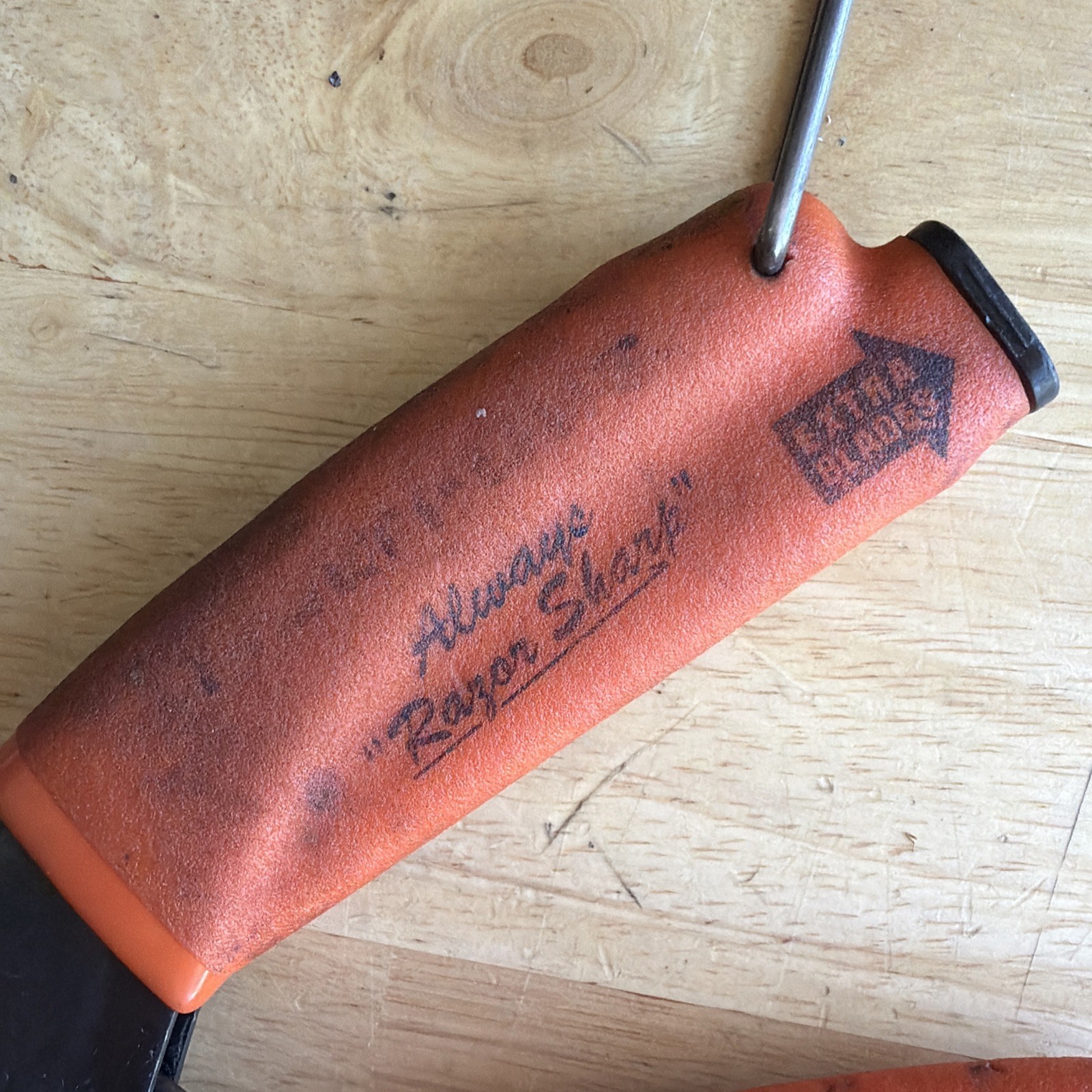 Blue Point 10″ Long Mult-Cut Vinyl Shears Orang Handle «Razor Sharp» YA444B