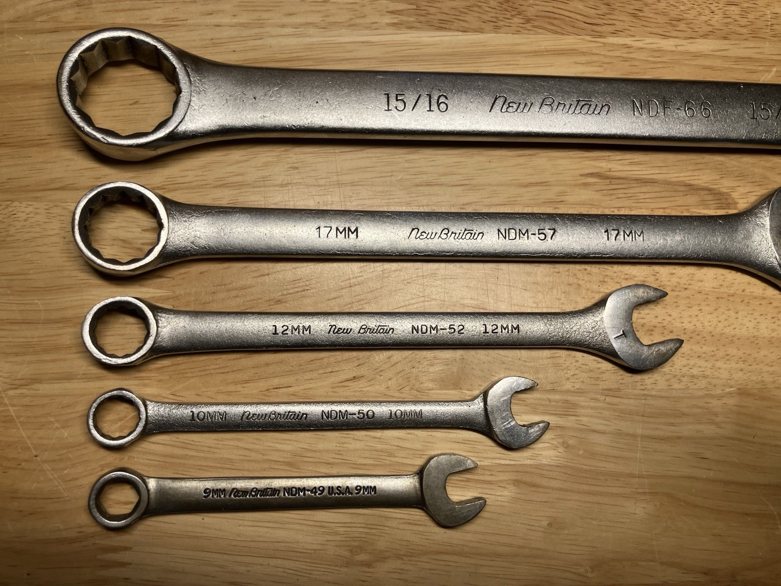 New Britain Combination Wrench Lot 5 Pieces 15/16, 17mm, 12mm, 10mm, 9mm Nice