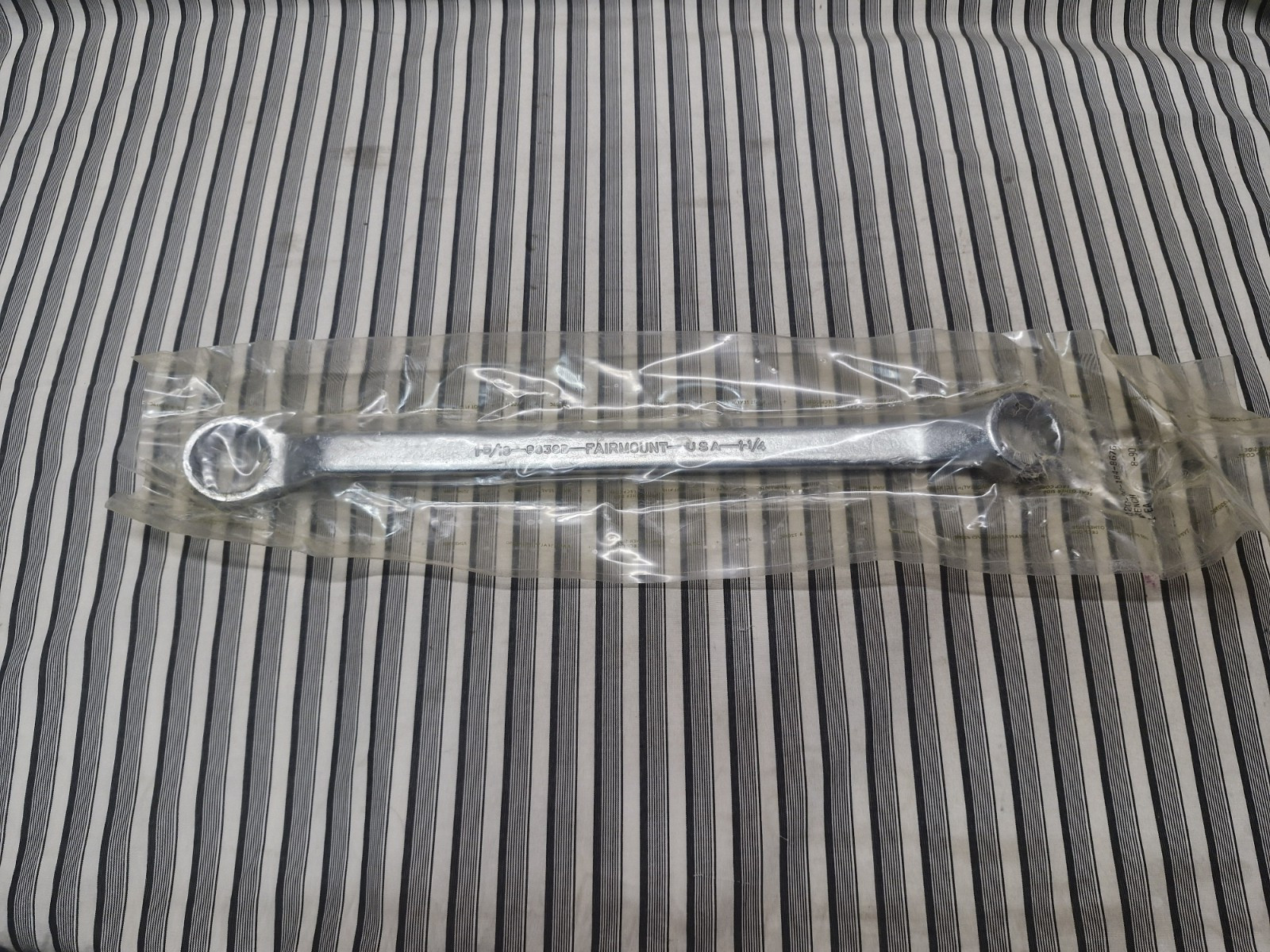 1-1/4″ x 1-5/16″ Double Head 10Deg Offset Box End Wrench USA 8039B