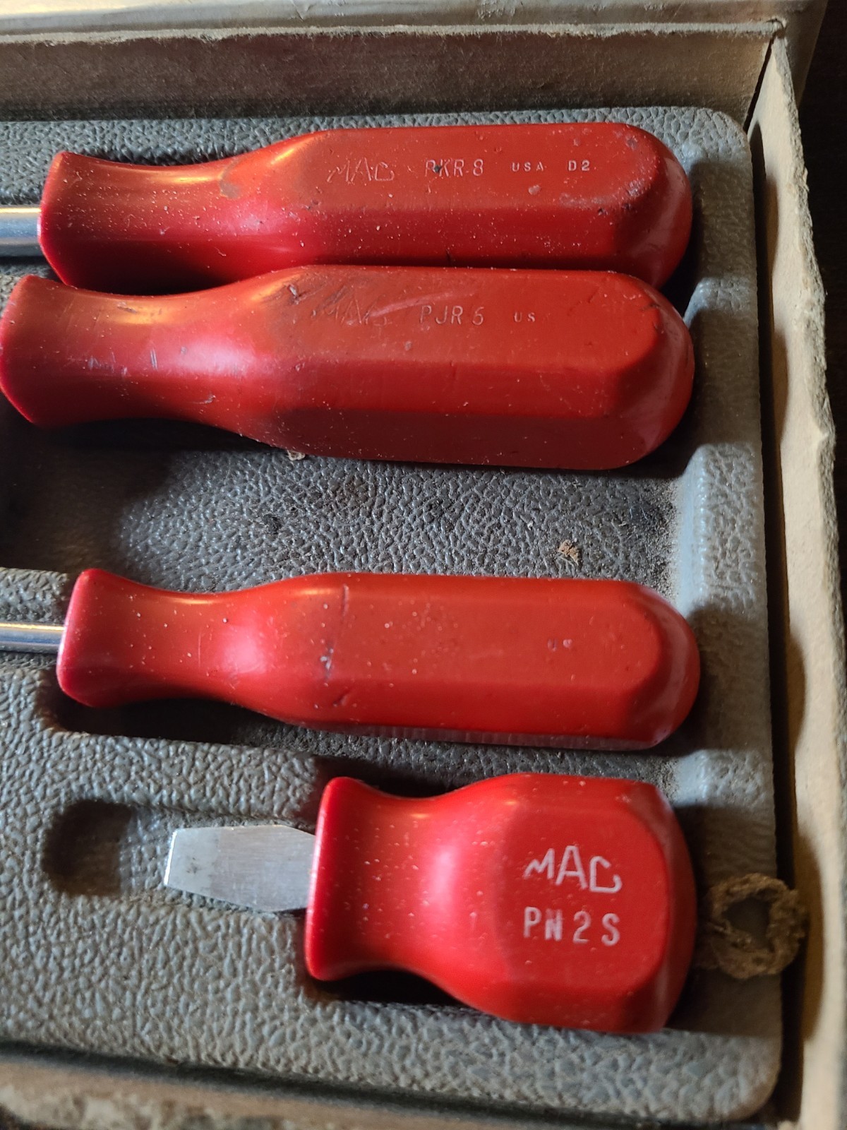 MAC Tools 7 pc Hard Handle Screwdriver Set – Red With Box One Broken Flathead.