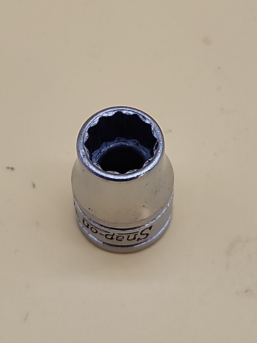 Snap-on Tools F121, 3/8″ Drive 12-Point SAE 3/8″ Shallow Socket USA.