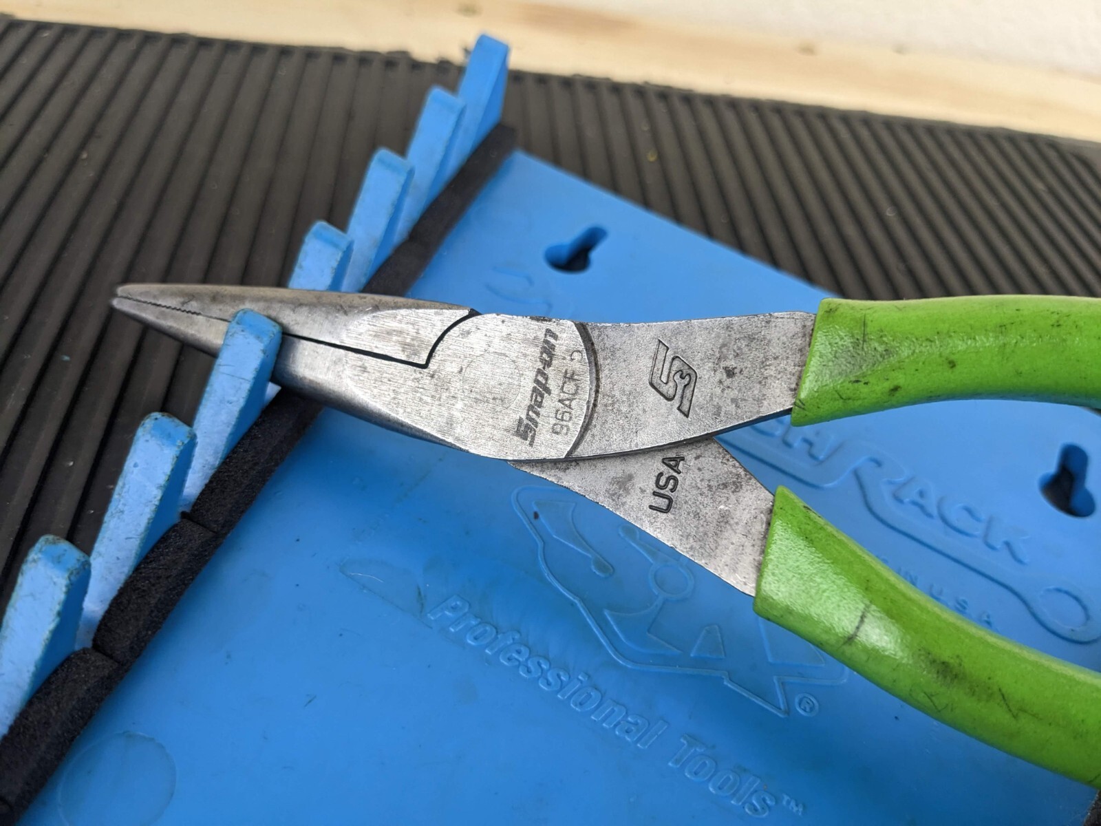 #at882 Snap On 96ACF – 8″ Talon Grip™ GREEN NEEDLE Nose Pliers