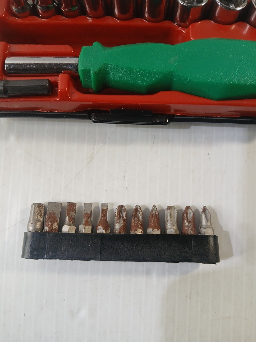 22 Piece Set Tools Socket, Multiple Bits With Attachment Handle Pre-owned