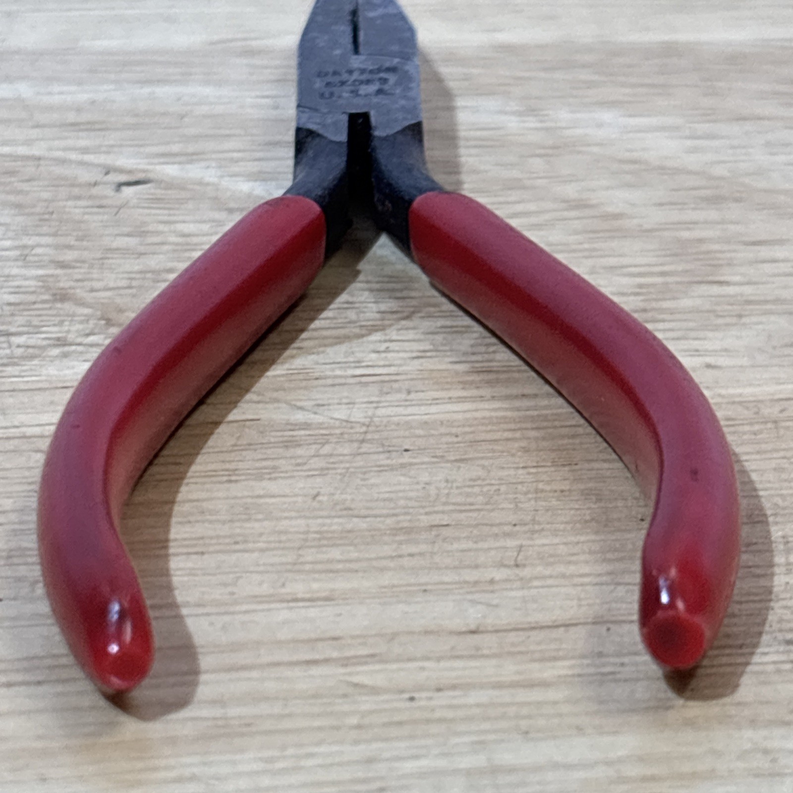 Dayton Mini 4.75″ Duck Bill Pliers Red Handle 6×089 Vtg USA