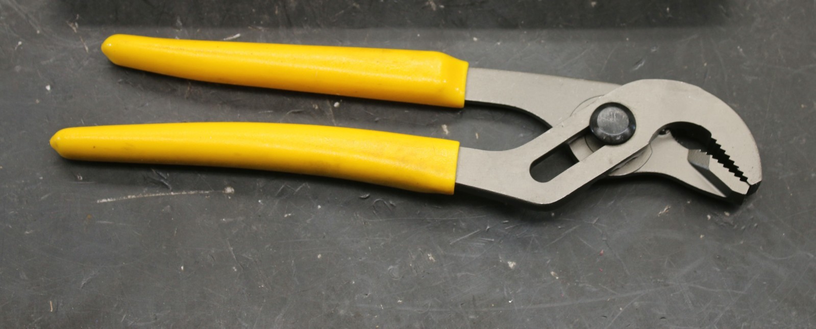 Caterpillar Cat Tools USA By Snapon 6V-6195 9” Arc Joint Pliers Yellow NEW