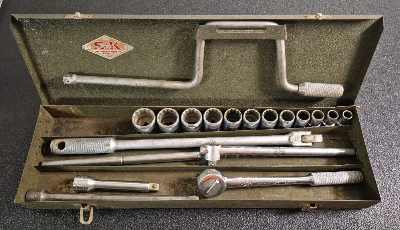 Vintage S-K TOOLS 1/2″ Drive Socket Set 19 pc W/ Metal Box, ratchet & extensions