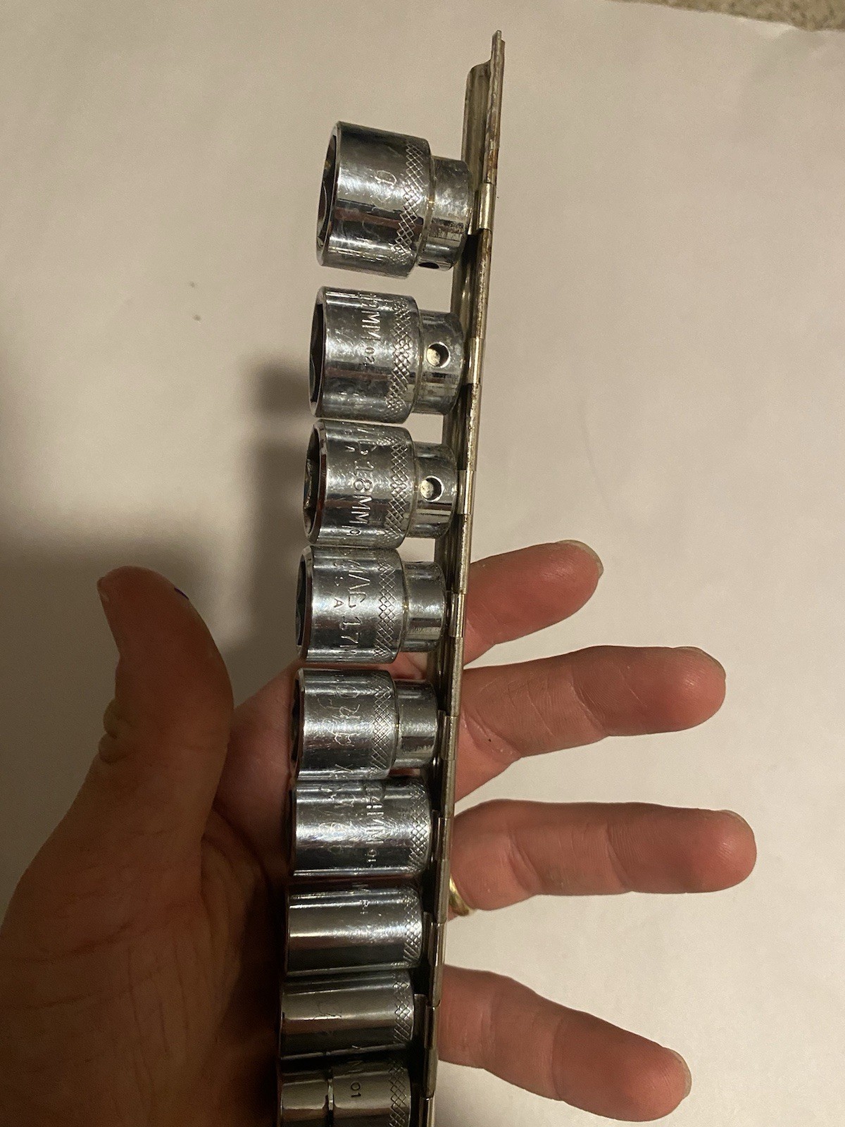 Mac Tools x6 series metric socket set. 14 pieces 6mm to 20mm