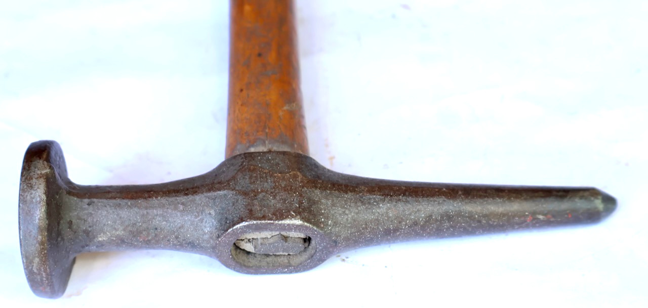 13.4 Oz. Unbranded Short Straight Pointed Peen Auto Body Repair Hammer / MTT