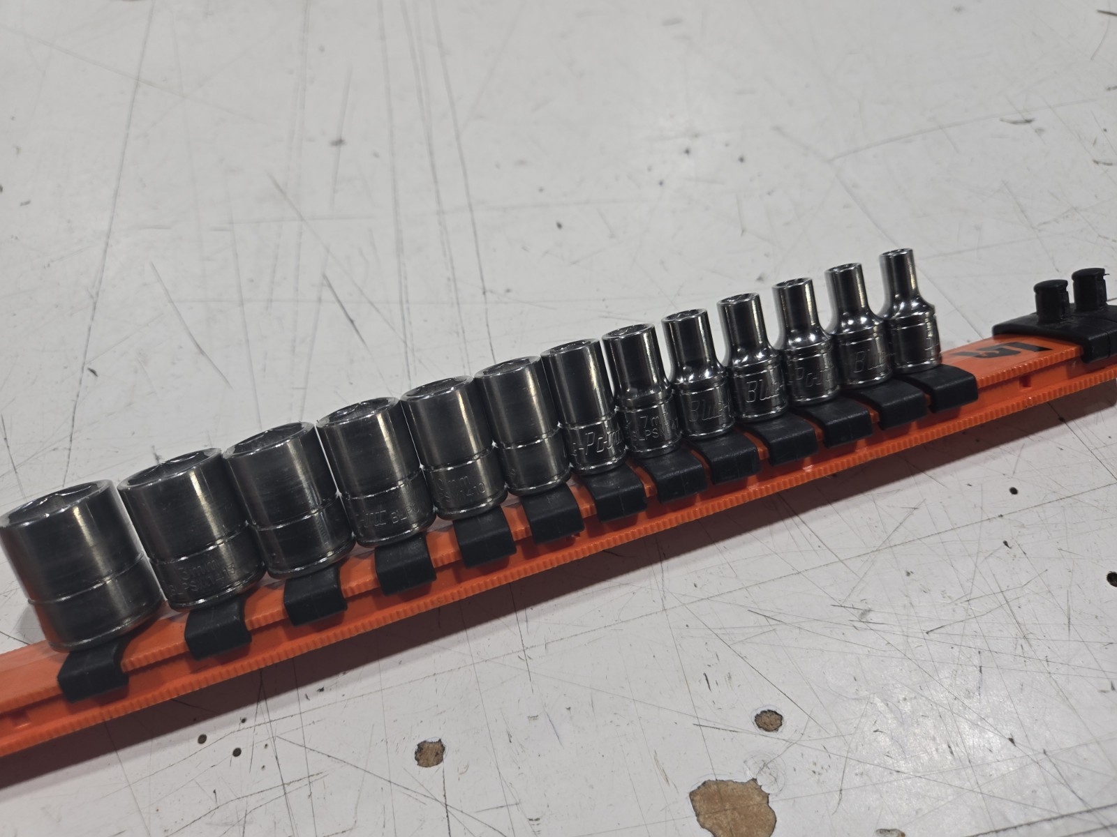 Bluepoint 1/4-Inch Drive Shallow Socket 6 Point Set With Snap-on Twist Lock Rail