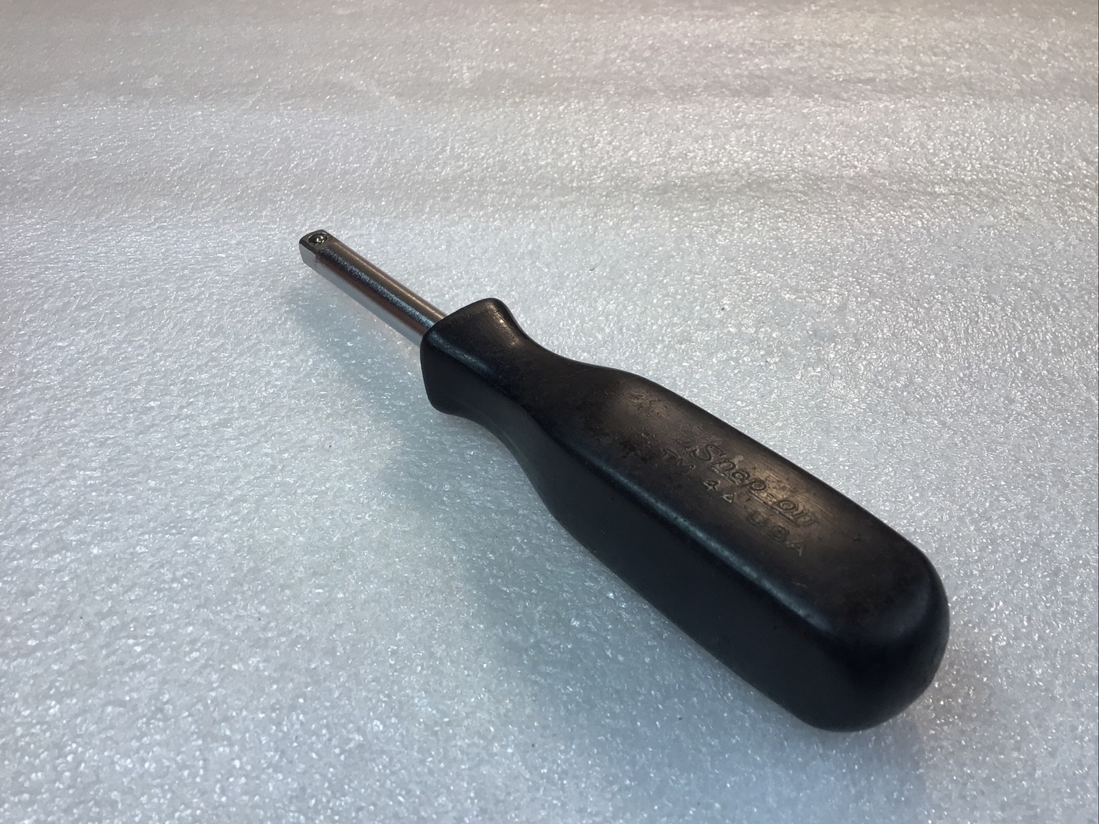 SNAP-ON#TM4A – 5-1/2” LONG, BLACK HARD HANDLE, 1/4” DR., DRIVER HANDLE-USA-