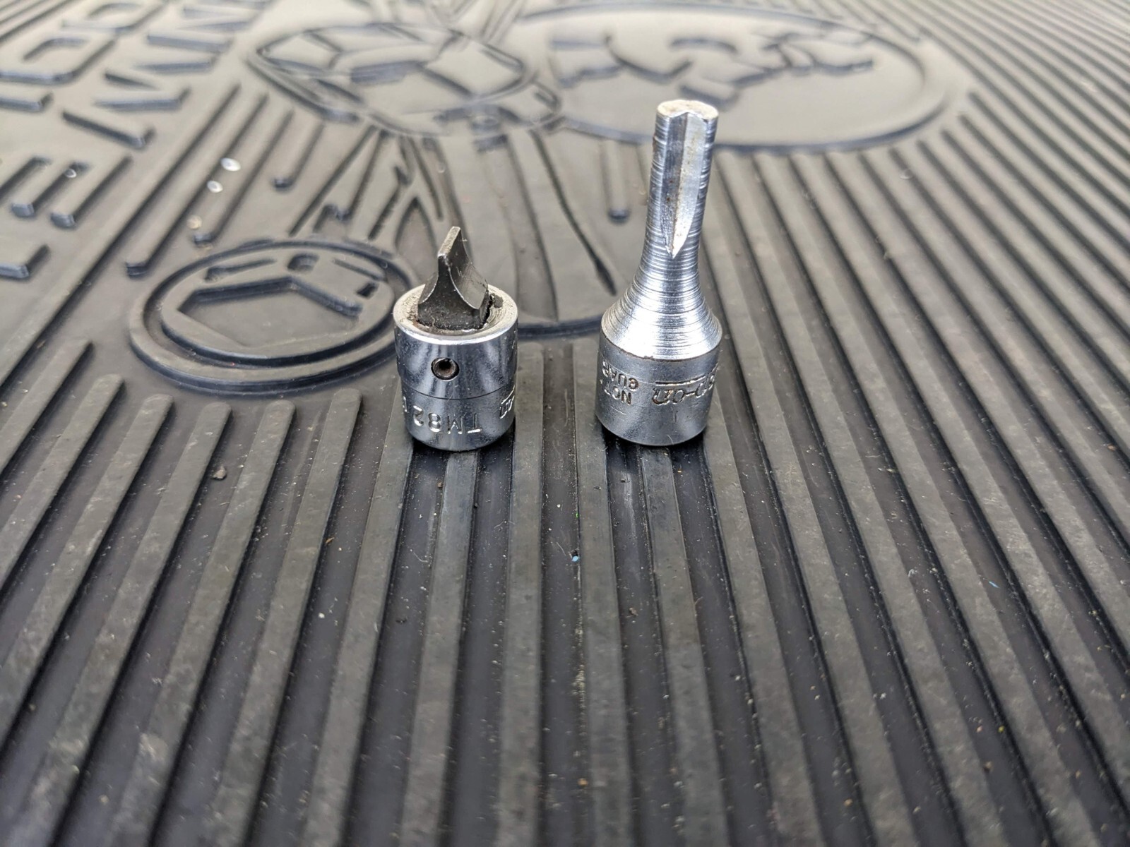 #bd618 Snap On TM82 TM30 1/4″ DR Flat Tip 1/4″ Bit Clutch Chrome Socket Driver