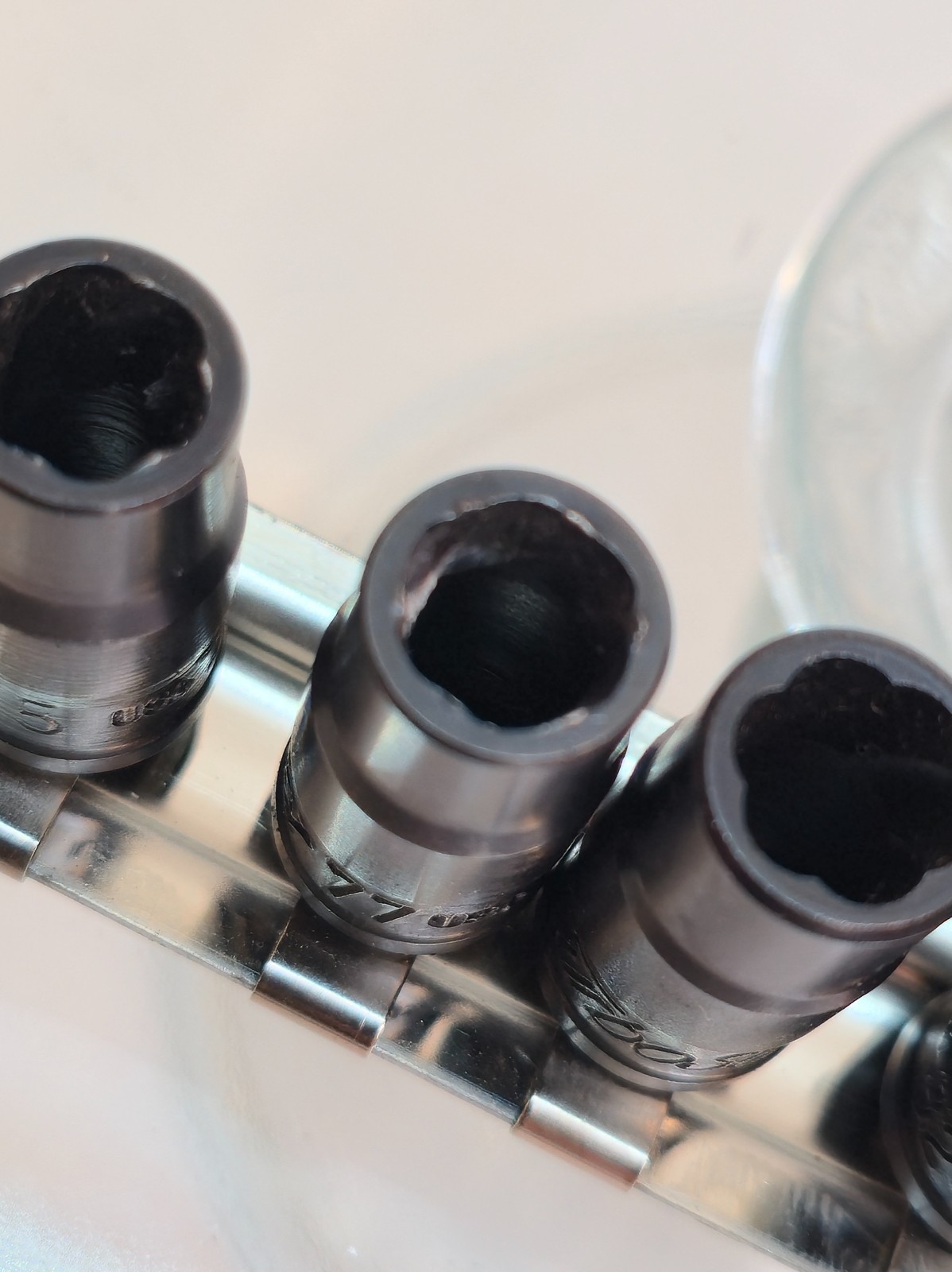 Snap On 1/4″ 22 Piece SAE/Metric Twist Impact Socket Set