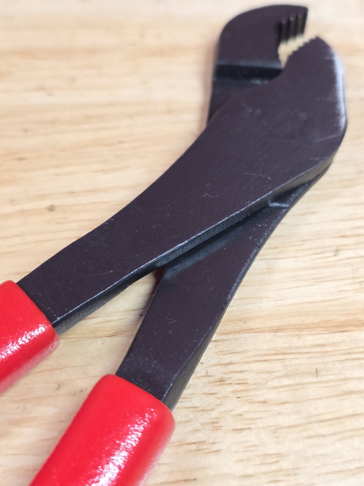 Snap-on Tools 208CCP RED Grip Angle Nose Battery Terminal Pliers LIGHTLY USED