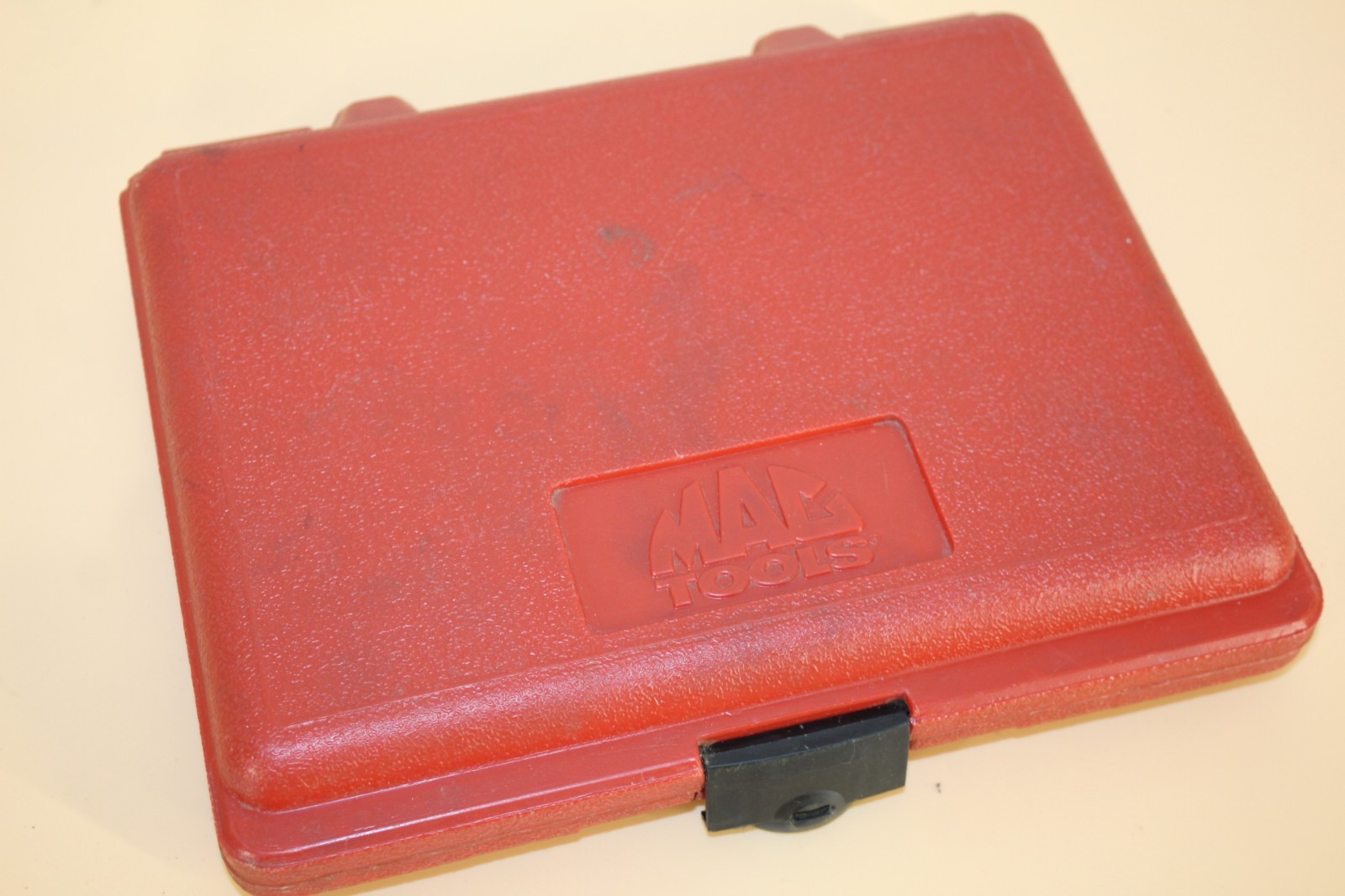 MAC Tools USA 44pc 1/4″ Drive SAE & Metric Socket Set Case, MR5 Ratchet