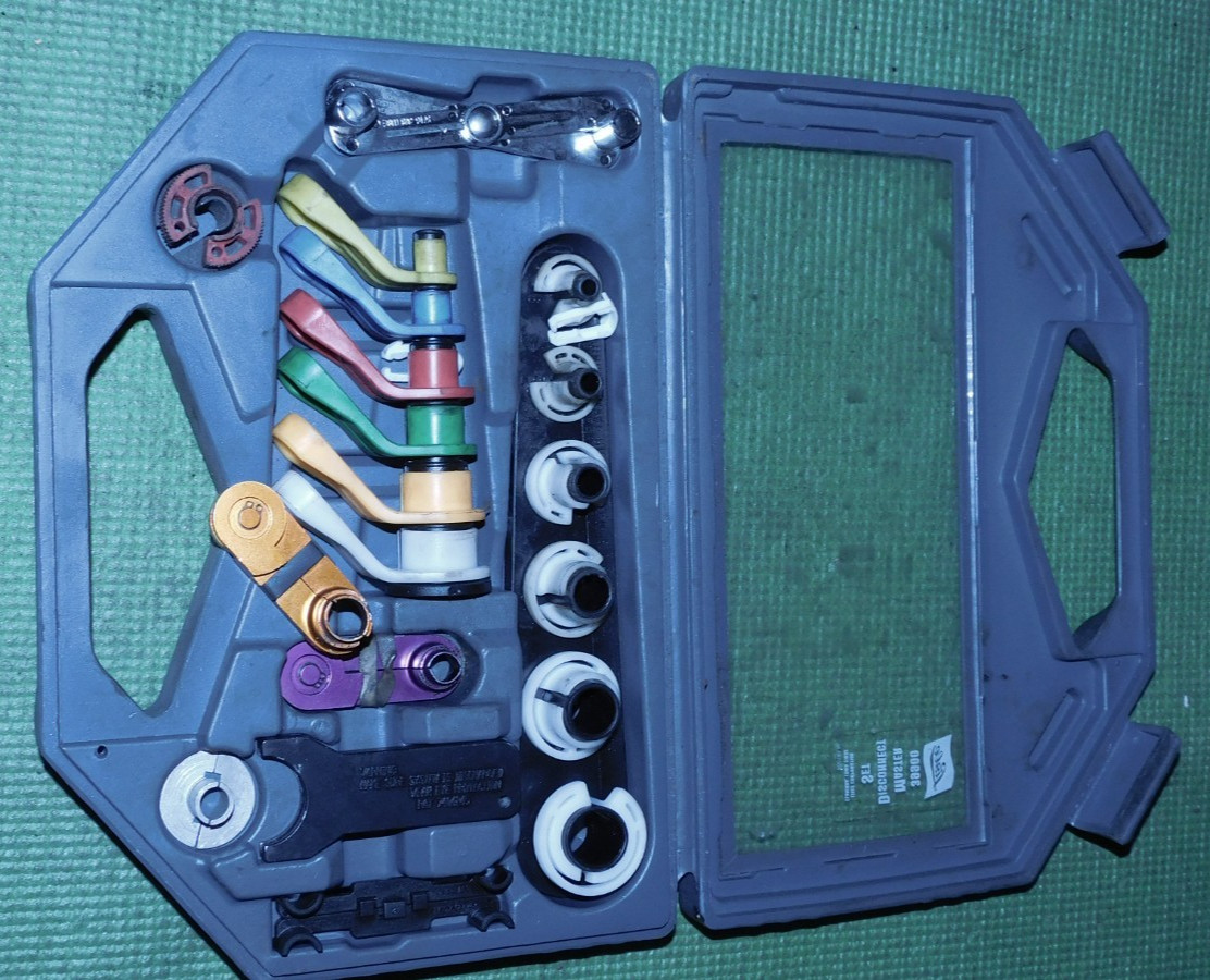 Lisle #39900 19pc A/C and Fuel Line Master Disconnect Tool Set, Premium Used.