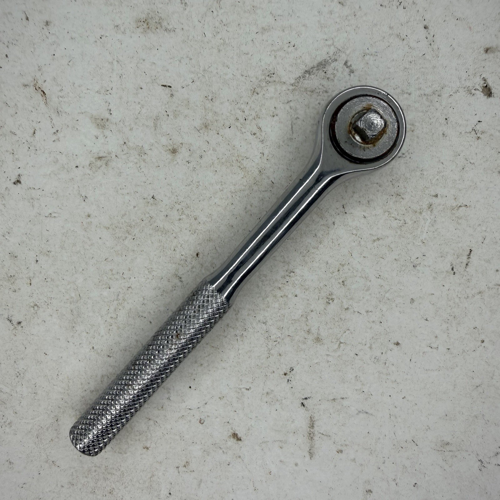 Unbranded 1/4″ Drive Ratchet Knurled Handle Taiwan Chrome – Rust