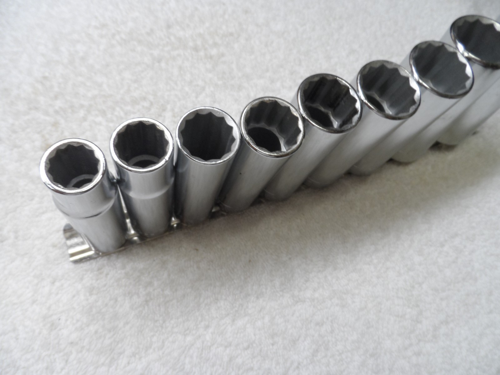 Craftsman 1/2″ Drive SAE Deep Socket Set, USA, 12pt – 9 pcs (1/2″ to 1″)