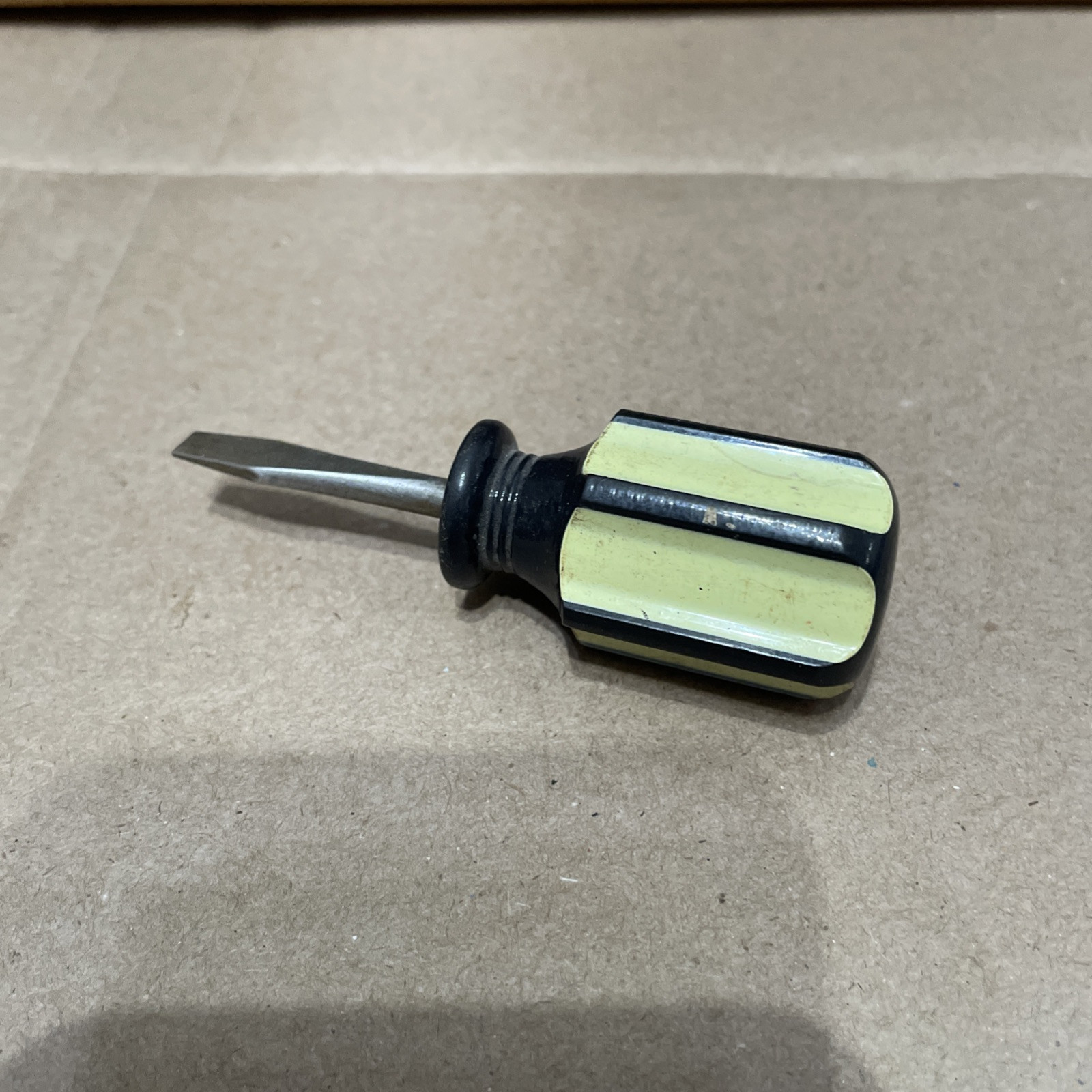 Unbranded 1/4” Flat/Slotted Tip Stubby Screwdriver 3-1/4” Long ! See Photos !