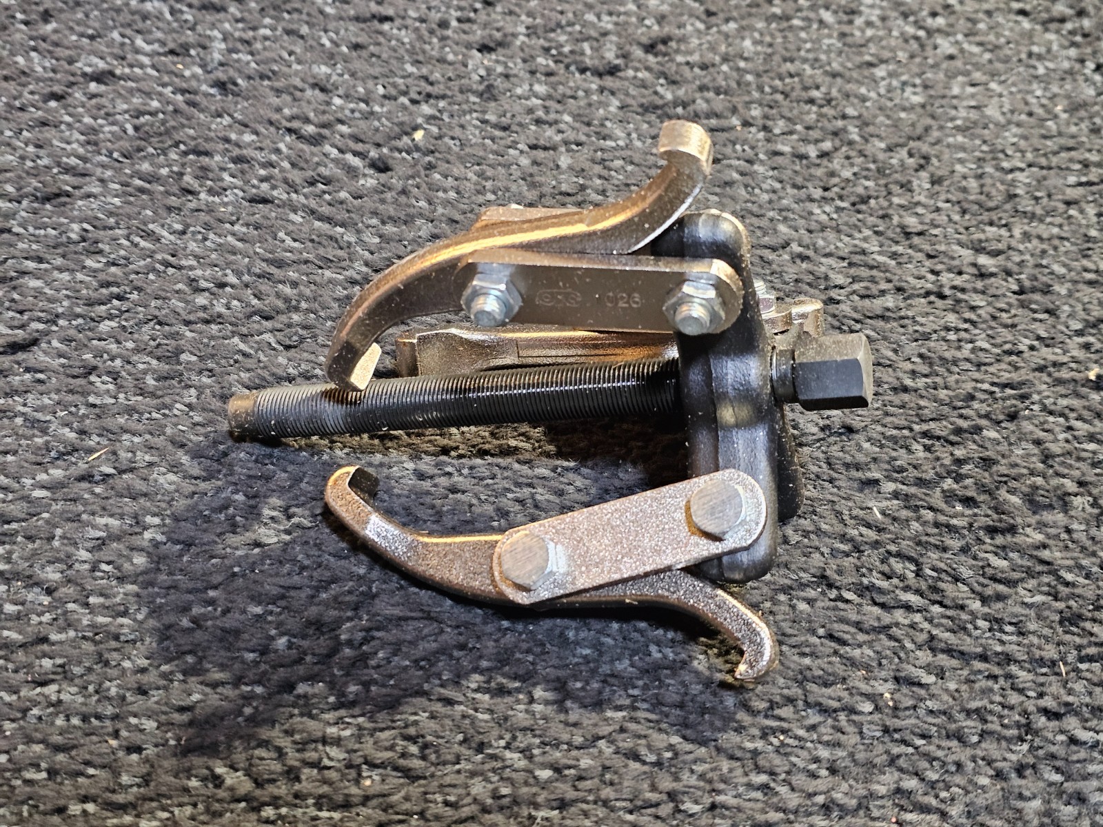 OTC 1026 Jaw Puller 7 in Jaw Spread, 3 1/4 in Jaw Reach, 5 ton Pulling Capacity