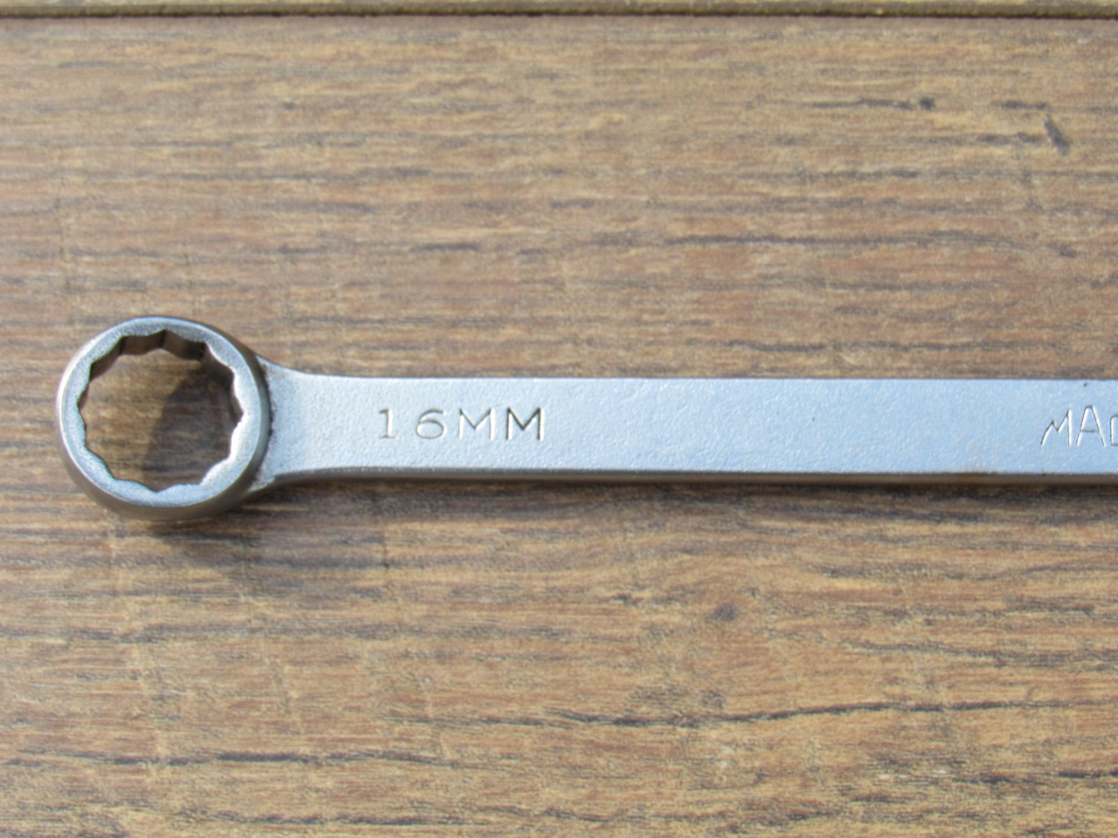 MAC TOOLS M16CL 16MM 12 POINT METRIC COMBINATION OPEN BOX END WRENCHL 16 MM USA