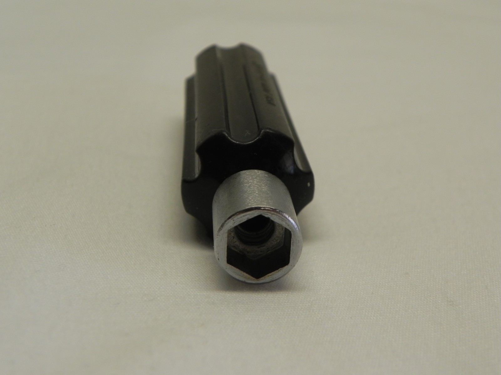 Snap-on 2 Piece MD17 & TR108 Carb Adjustment Tool & Tire Valve Core Tool