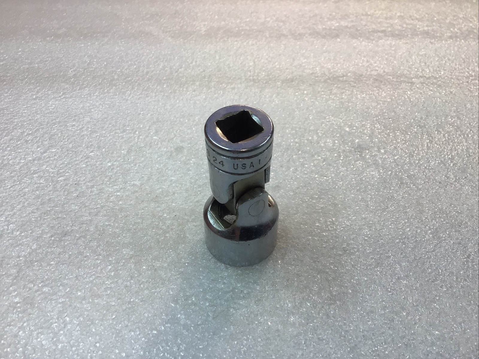 Snap On#FS24 -3/4″, SAE, Chrome, 12 Pt., Shallow, Swivel Socket, 3/8″ Dr.-Nice-