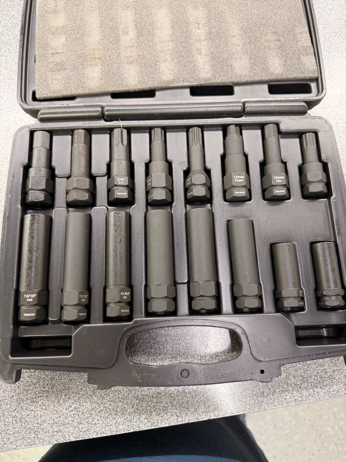 HR75510 – 16 Piece Master Locking Wheel Lug Remover Set Cornwell Tools