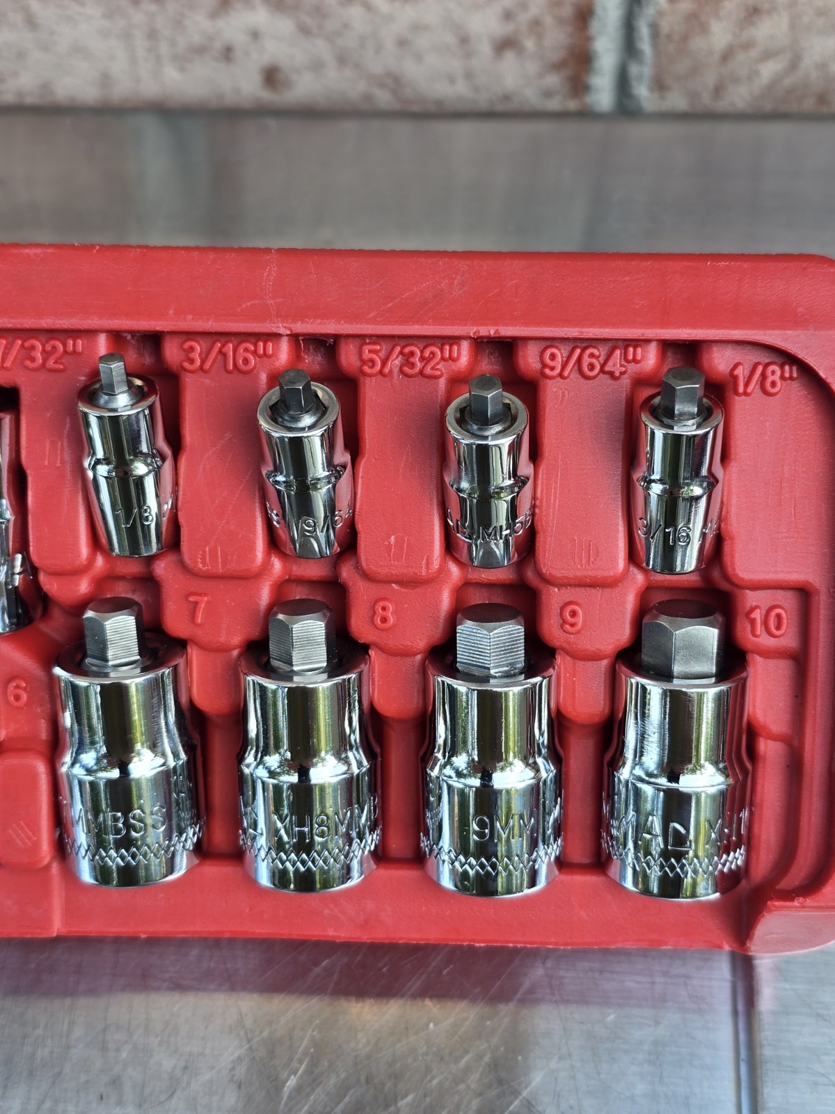 Mac Tools 3/8″ & 1/4″ Drive SAE and Metric Stubby Hex Bit Set, Part# SXASS16PT