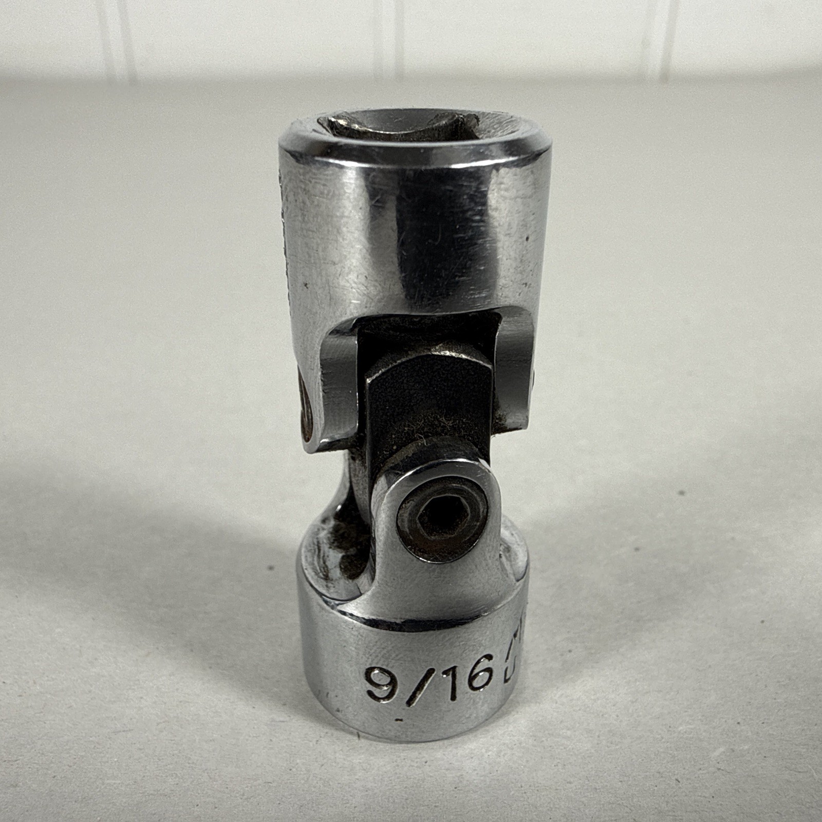 MAC Tools XU186R – 9/16″ 6pt 3/8″ Drive Swivel Socket