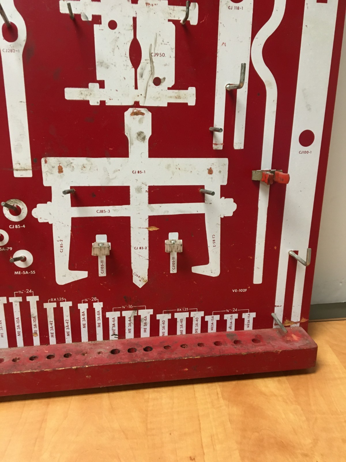 Snap On Tools Puller Set Display Board Peg Board for Cabinet CJ 1000F