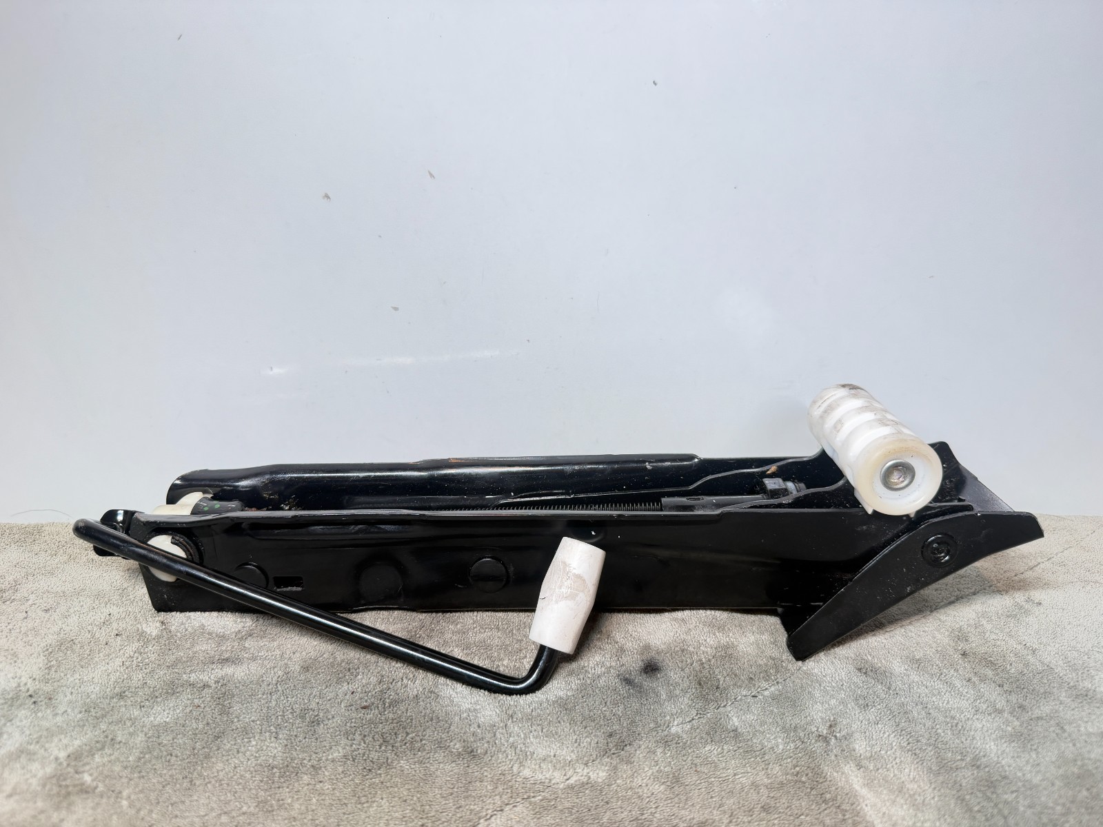 2012-18 Audi A6 S6 A7 S7 Emergency Spare Tire Jack With Mount OEM 4G0011031F